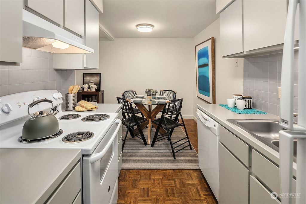 Photo of 11208 NE 68th Street #123, Kirkland, WA 98033 (MLS # 2156505)