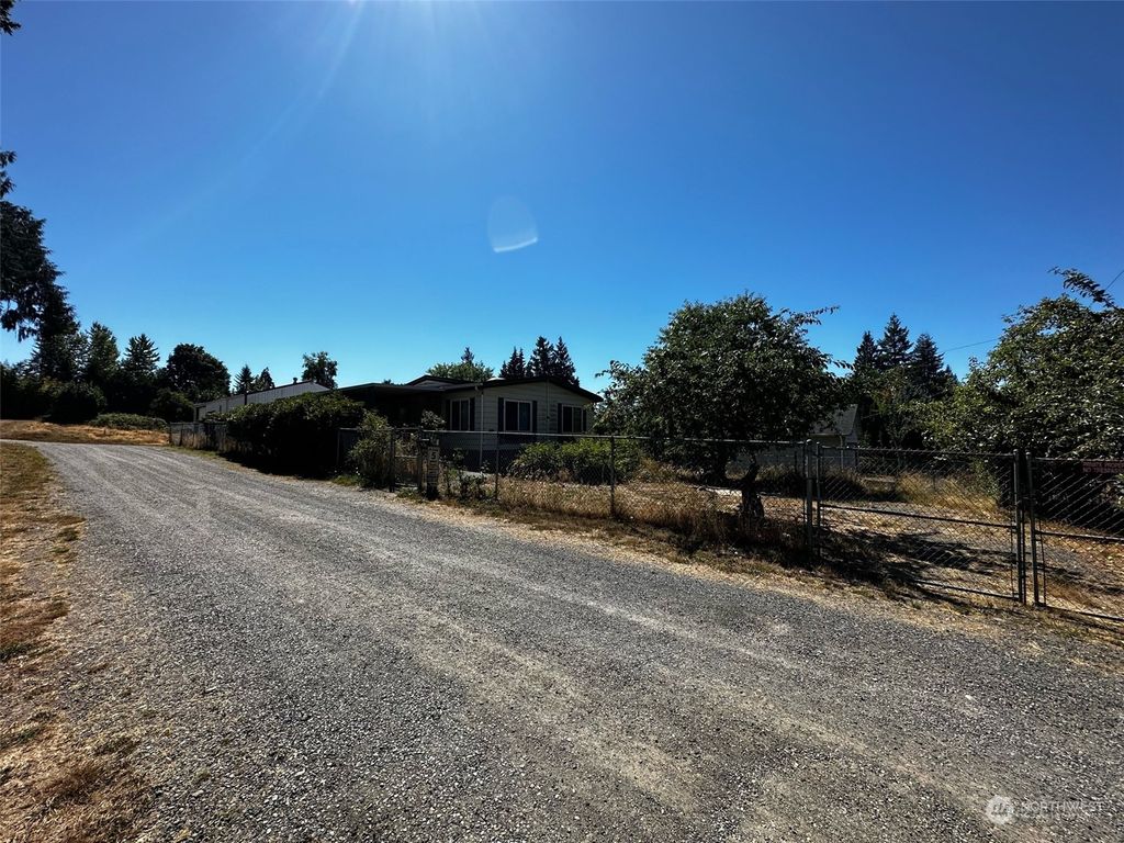 Photo of 13401 Beverly Park Road, Lynnwood, WA 98087 (MLS # 2153086)