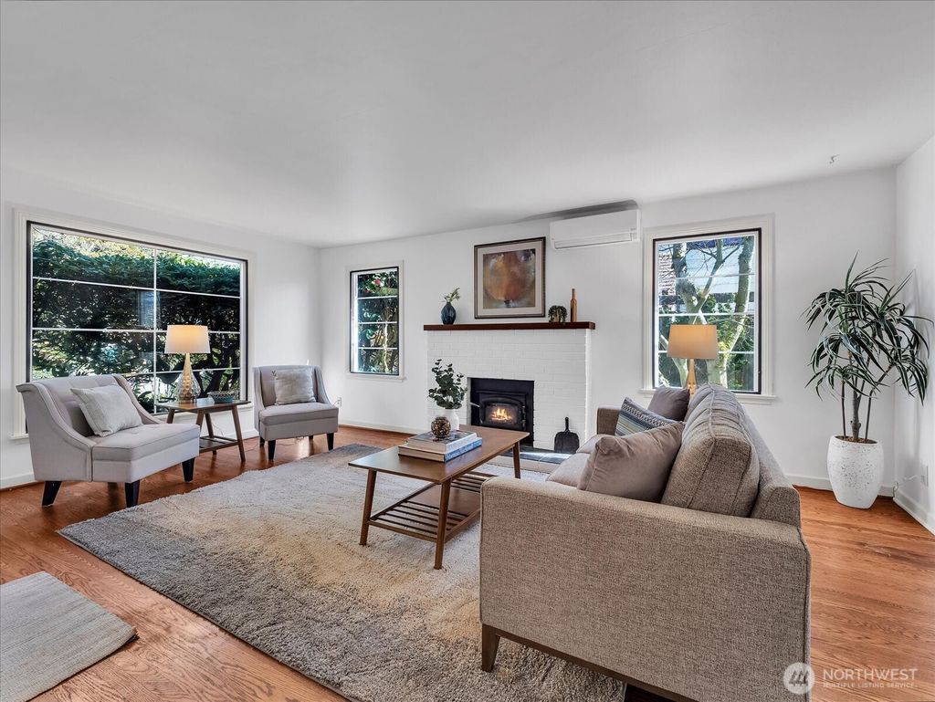 Photo of 4331 NE 57th Street, Seattle, WA 98105 (MLS # 2505515)