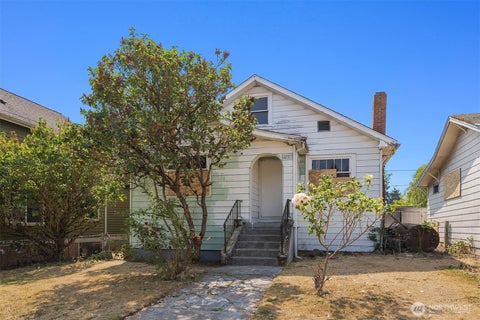 Photo of 945 N 103rd Street, Seattle, WA 98133 (MLS # 2577127)