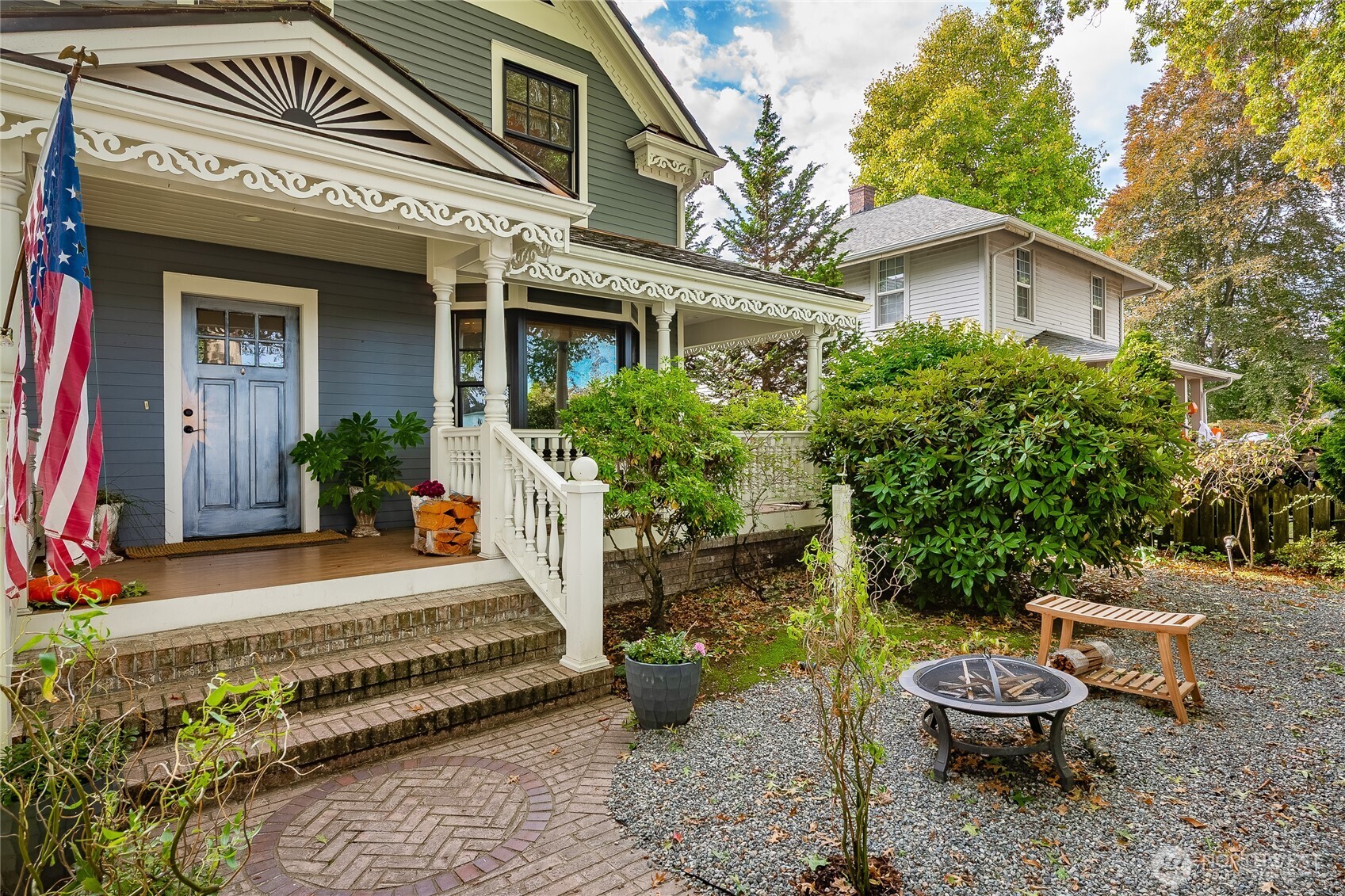 915 Front Street