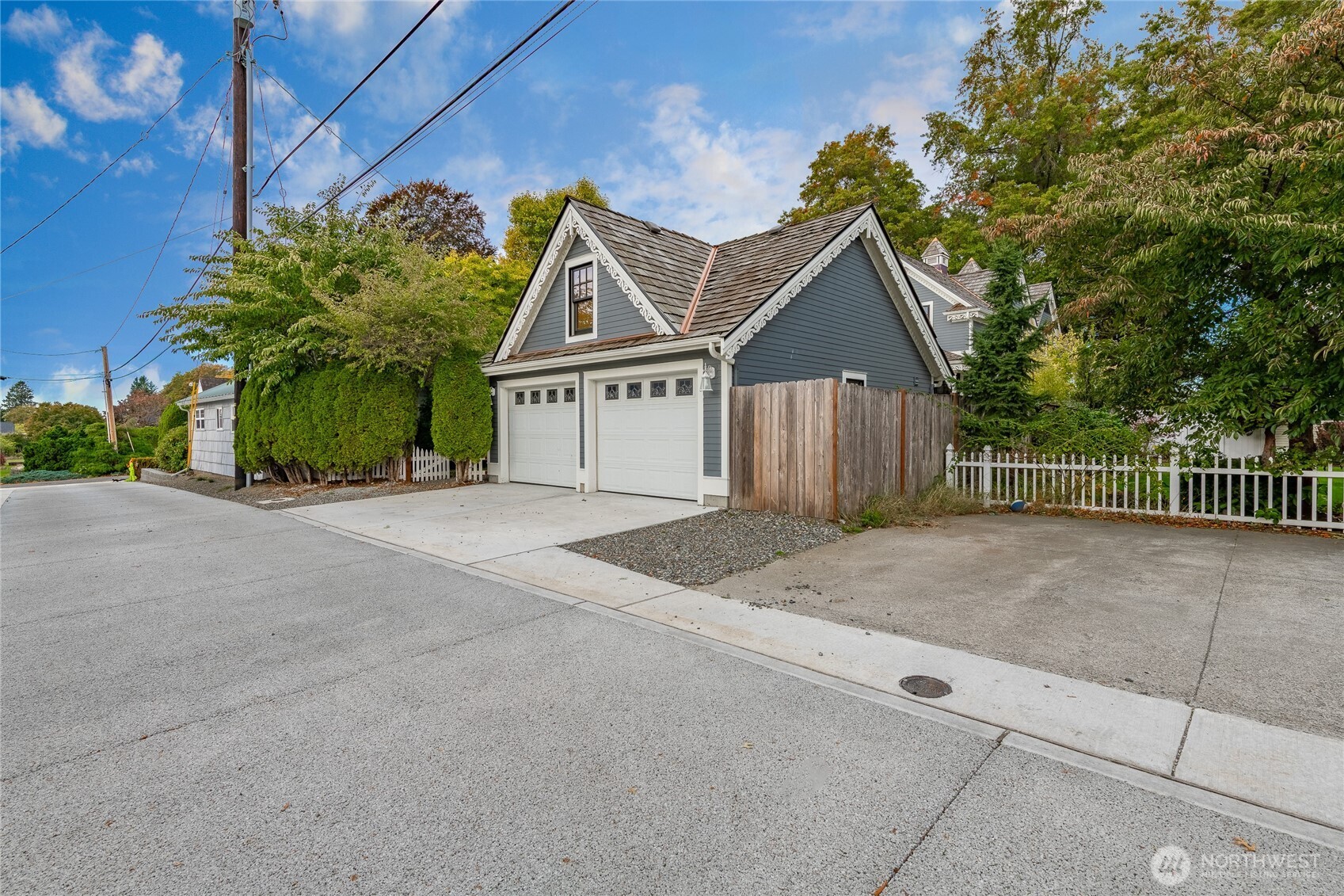 915 Front Street