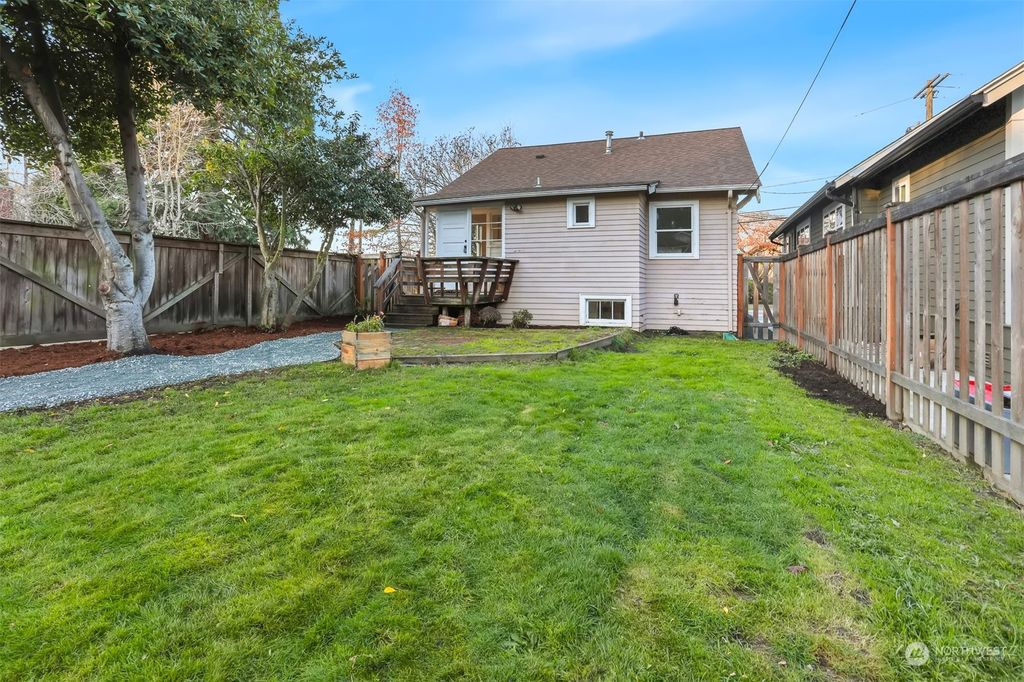 Photo of 41 W Cremona Street, Seattle, WA 98119 (MLS # 2315653)