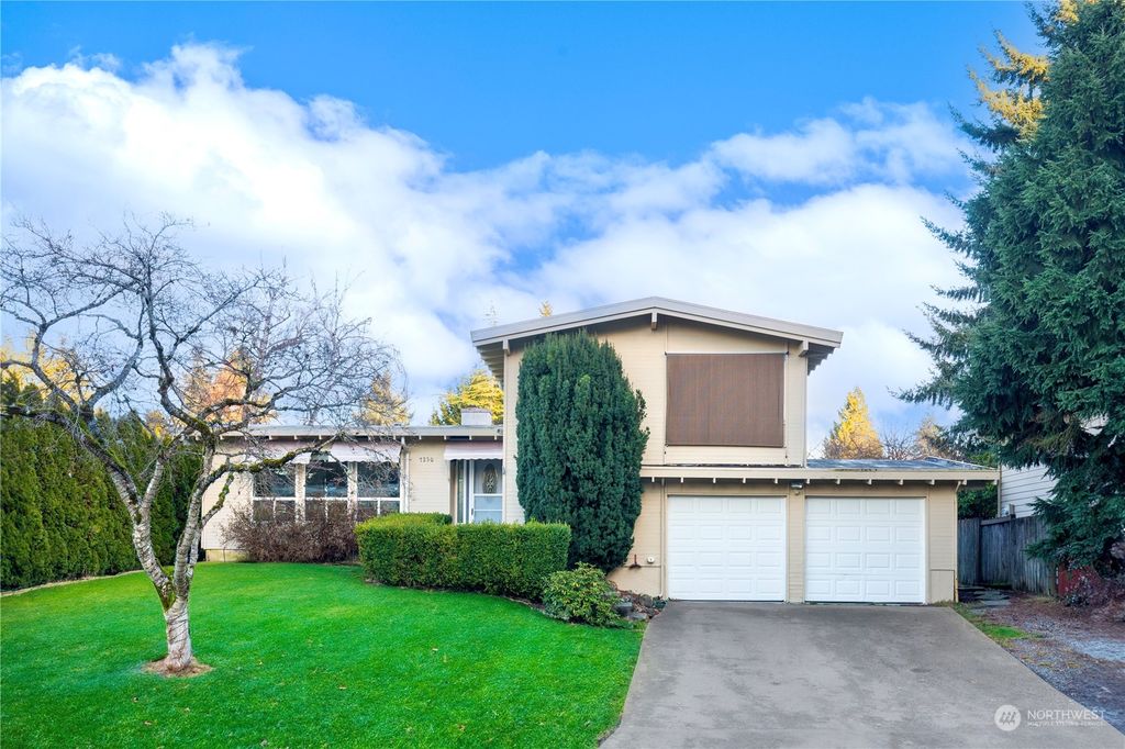 Photo of 7230 121st Place SE, Newcastle, WA 98056 (MLS # 2196608)