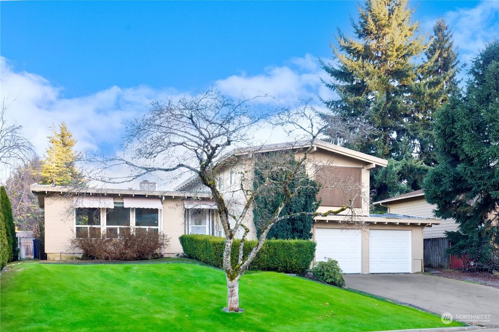 Photo of 7230 121st Place SE, Newcastle, WA 98056 (MLS # 2196608)