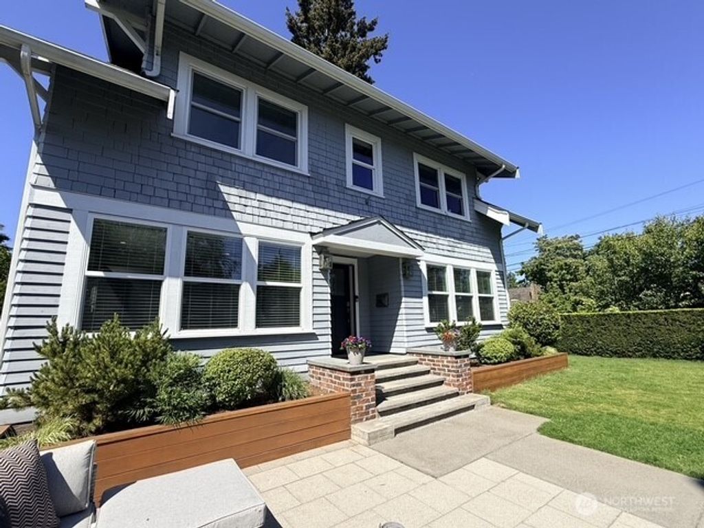 Photo of 170 Lynn Street, Seattle, WA 98109 (MLS # 2526158)