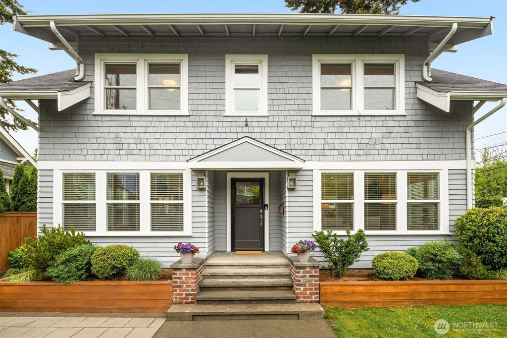 Photo of 170 Lynn Street, Seattle, WA 98109 (MLS # 2526158)