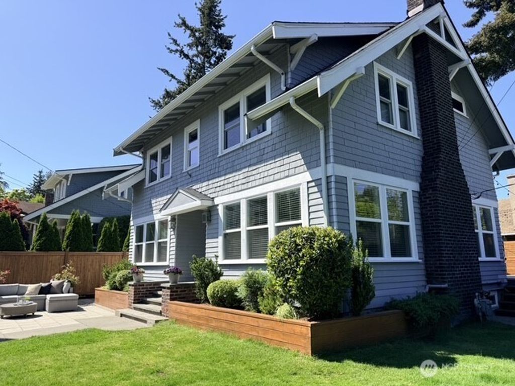 Photo of 170 Lynn Street, Seattle, WA 98109 (MLS # 2526158)