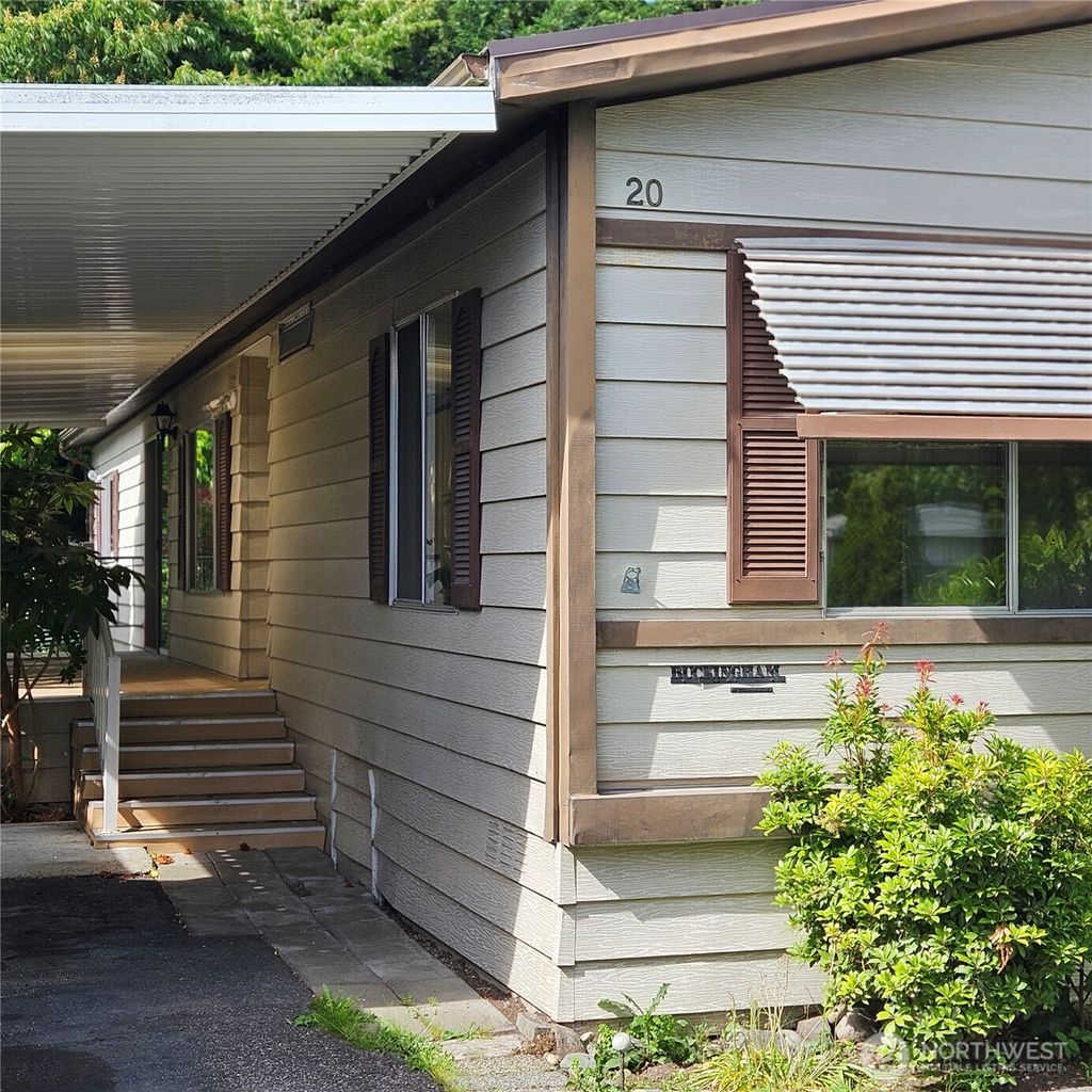 Photo of 7031 NE 175th Street #20, Kenmore, WA 98028 (MLS # 2382337)