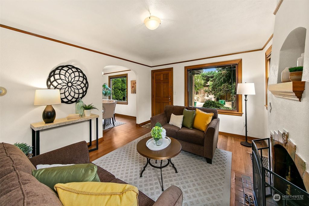 Photo of 13039 3rd Avenue NE, Seattle, WA 98125 (MLS # 2269997)