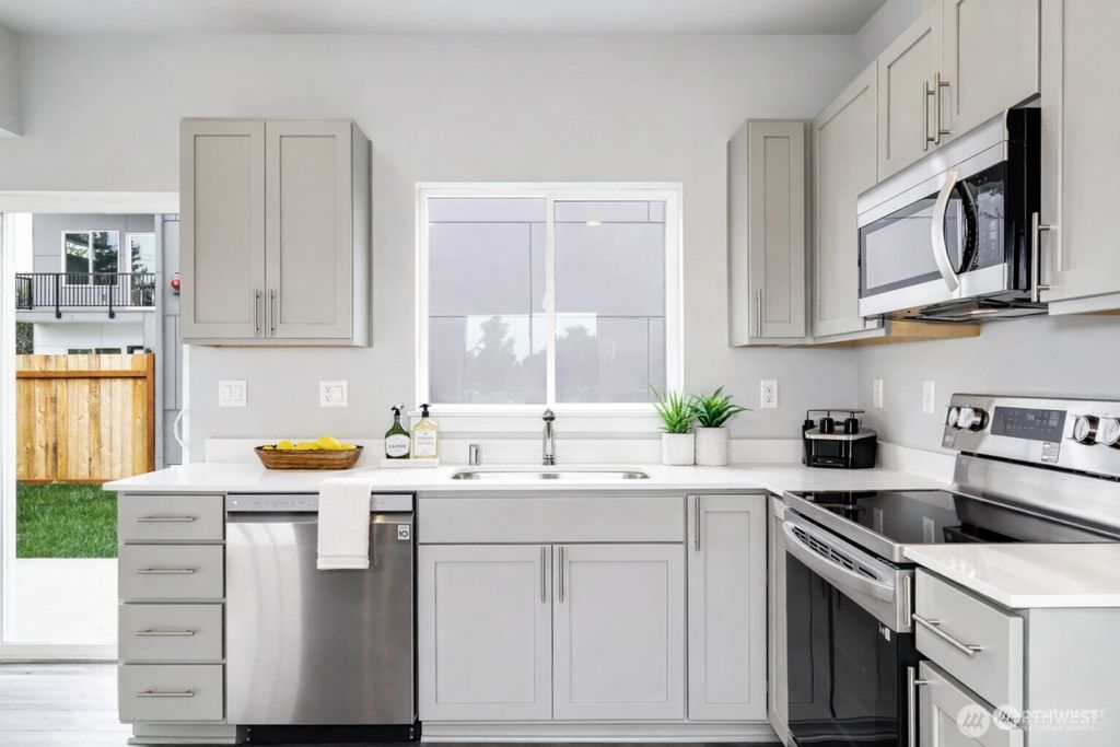 Photo of 846 SW 136th St #1, Burien, WA 98166 (MLS # 2471975)