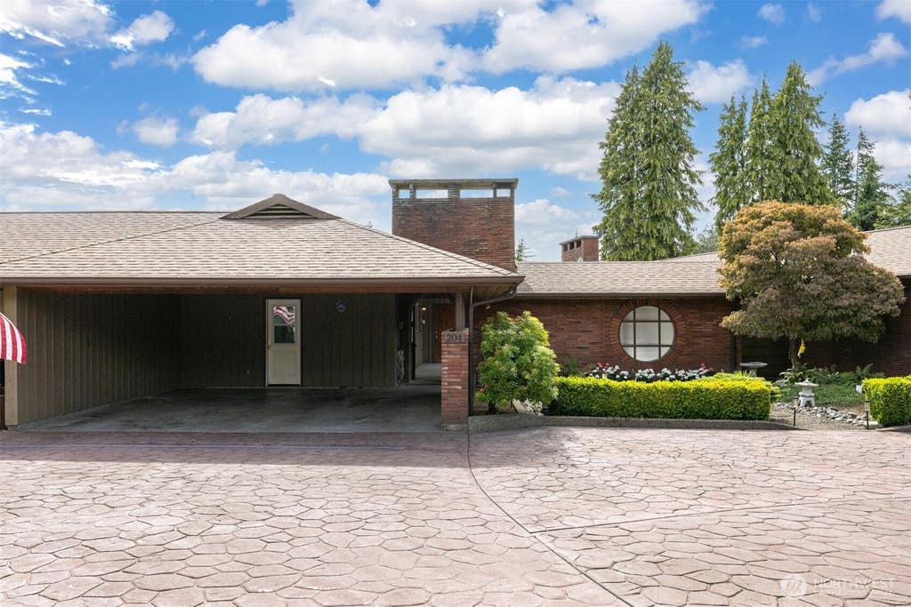 Photo of 204 Hawthorn Road, Bellingham, WA 98225 (MLS # 2561867)