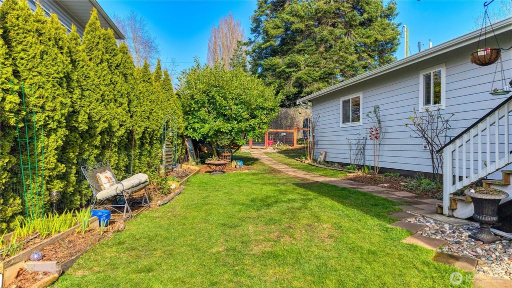 Photo of 1555 Panorama Drive, Point Roberts, WA 98281 (MLS # 2488379)