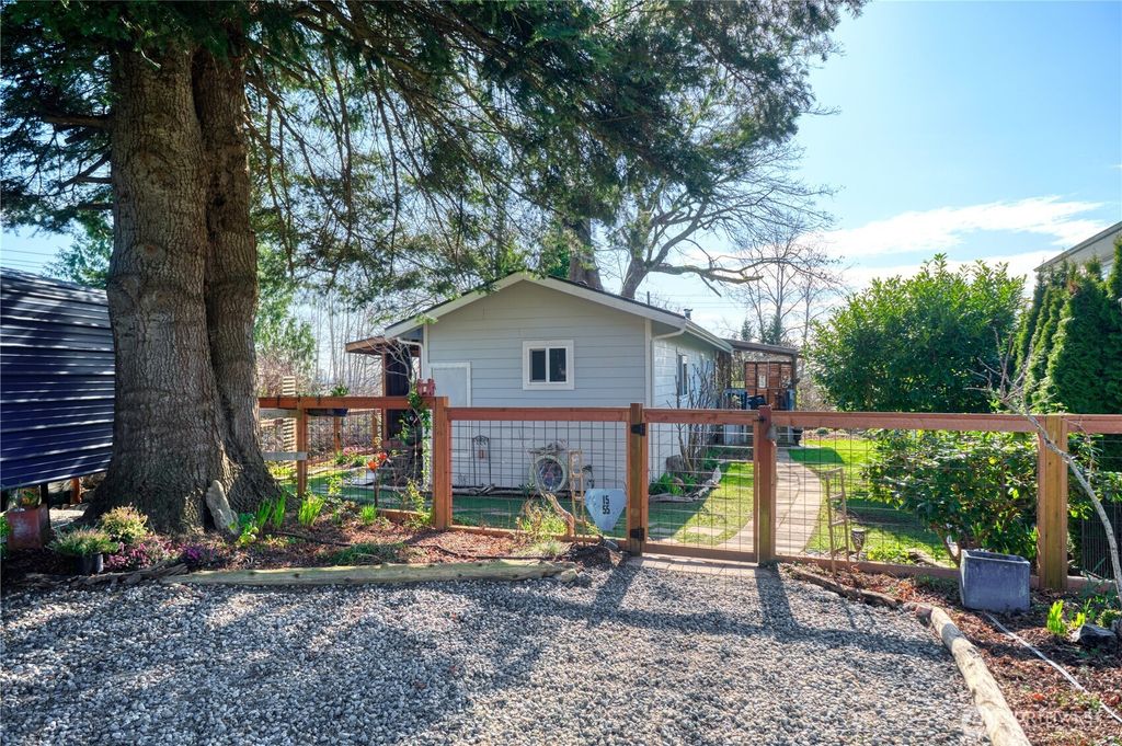 Photo of 1555 Panorama Drive, Point Roberts, WA 98281 (MLS # 2488379)