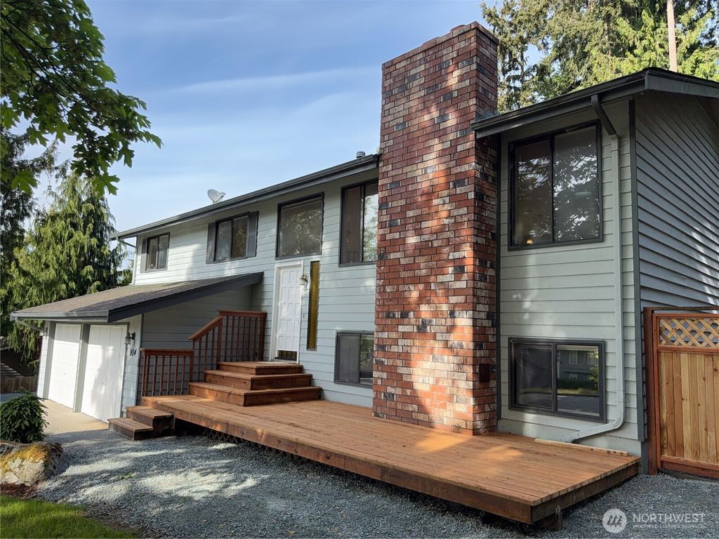 Photo of 904 N Waugh Road, Mount Vernon, WA 98273 (MLS # 2526745)