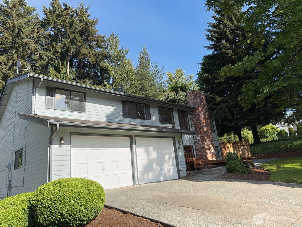 Photo of 904 N Waugh Road, Mount Vernon, WA 98273 (MLS # 2526745)