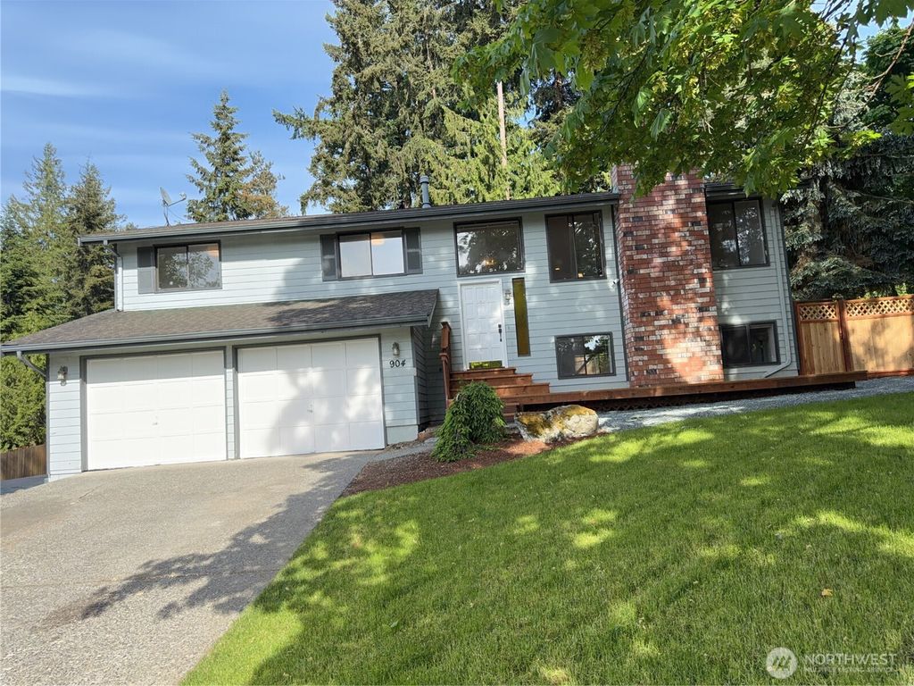 Photo of 904 N Waugh Road, Mount Vernon, WA 98273 (MLS # 2526745)