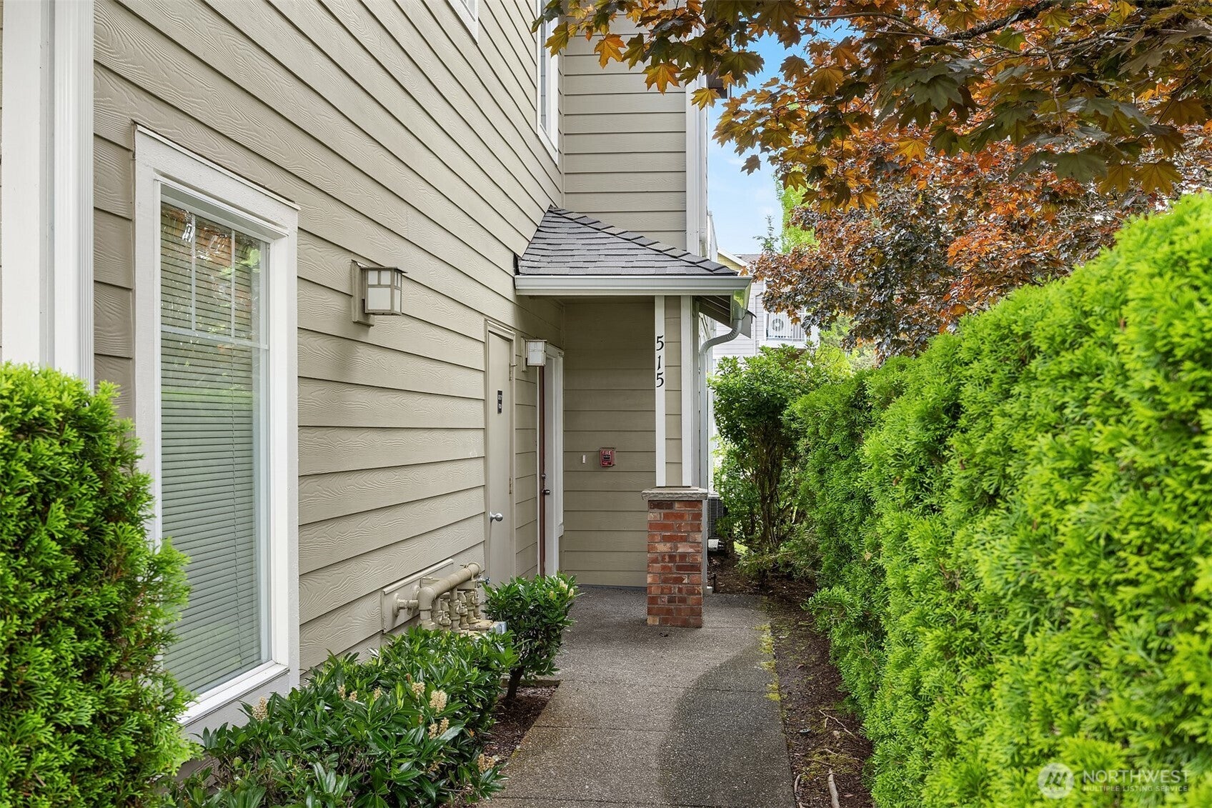 515 241st Lane SE W2