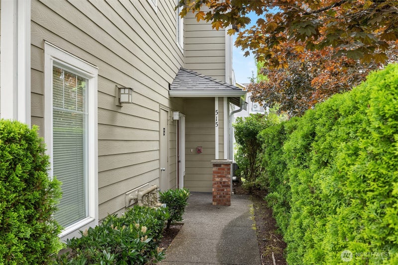 515 241st Lane SE W2