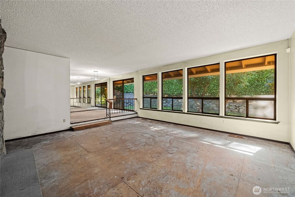 Photo of 3327 SW 323rd Street, Federal Way, WA 98023 (MLS # 2508747)