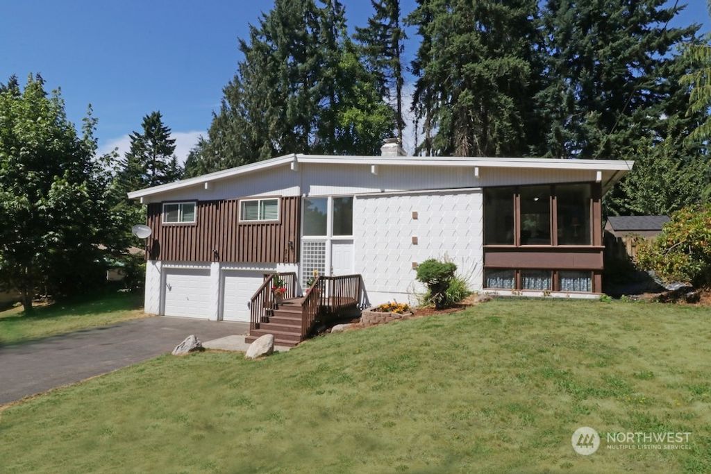 Photo of 810 S 301st Place, Federal Way, WA 98003 (MLS # 2130594)