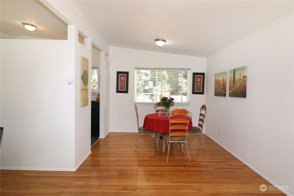 Photo of 810 S 301st Place, Federal Way, WA 98003 (MLS # 2130594)