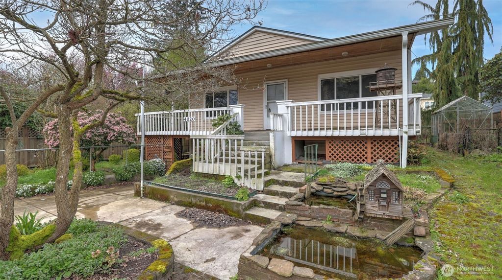 Photo of 4020 Grand Avenue, Everett, WA 98201 (MLS # 2359603)
