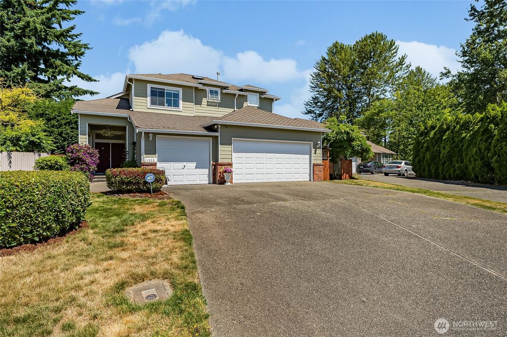 Photo of 11322 SE 216th Court, Kent, WA 98031 (MLS # 2402152)