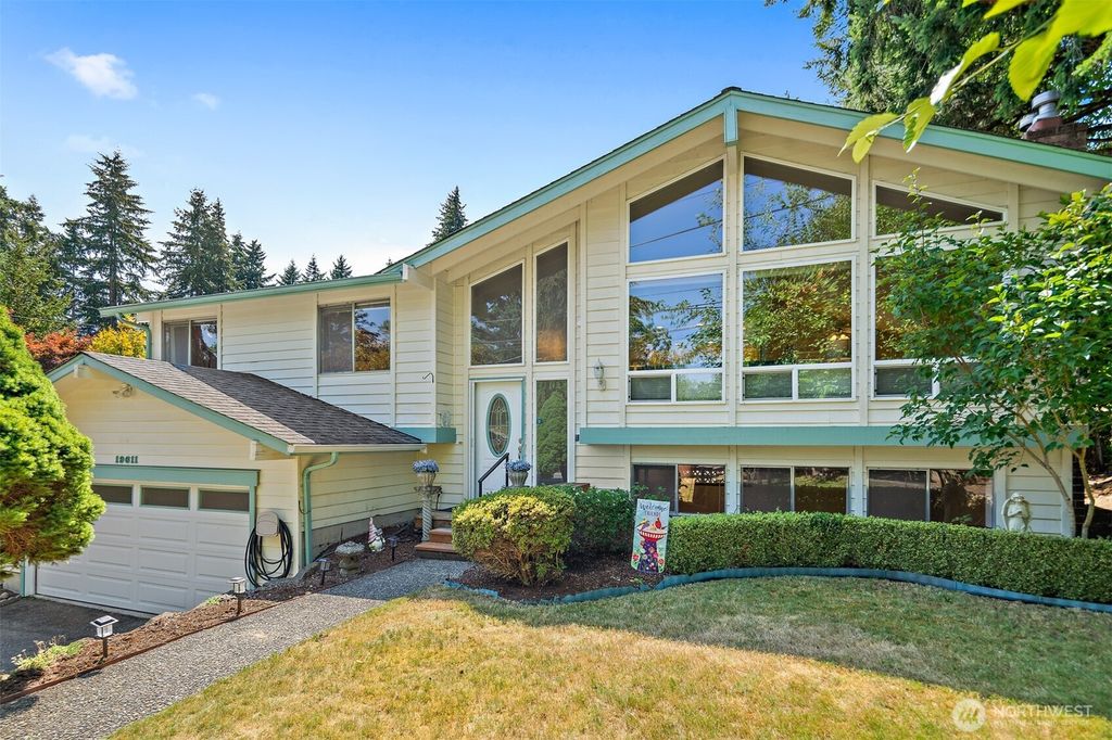 Photo of 19611 30th Avenue NE, Shoreline, WA 98155 (MLS # 2375431)