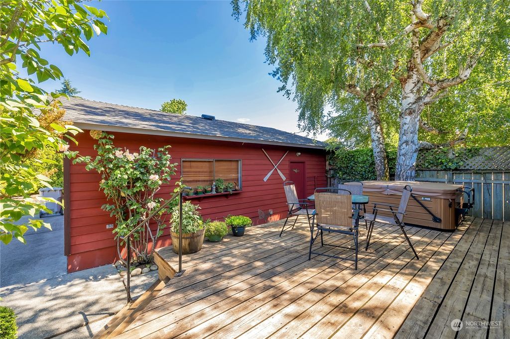 Photo of 3510 Park Avenue N, Renton, WA 98056 (MLS # 2077058)