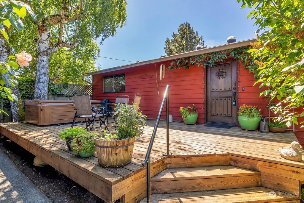 Photo of 3510 Park Avenue N, Renton, WA 98056 (MLS # 2077058)