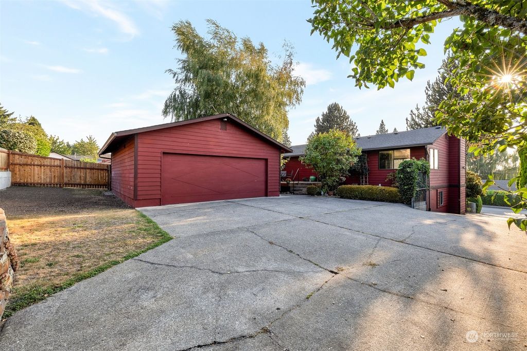 Photo of 3510 Park Avenue N, Renton, WA 98056 (MLS # 2077058)
