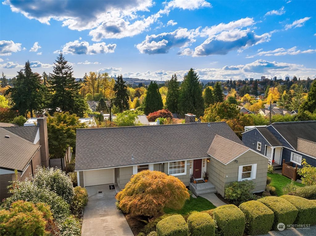 Photo of 4567 Stanford Avenue NE, Seattle, WA 98105 (MLS # 2304677)