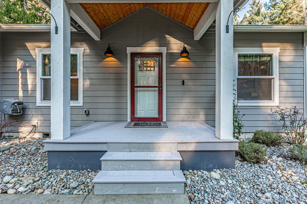 Photo of 17501 Clearwood Boulevard SE, Yelm, WA 98597 (MLS # 2466788)