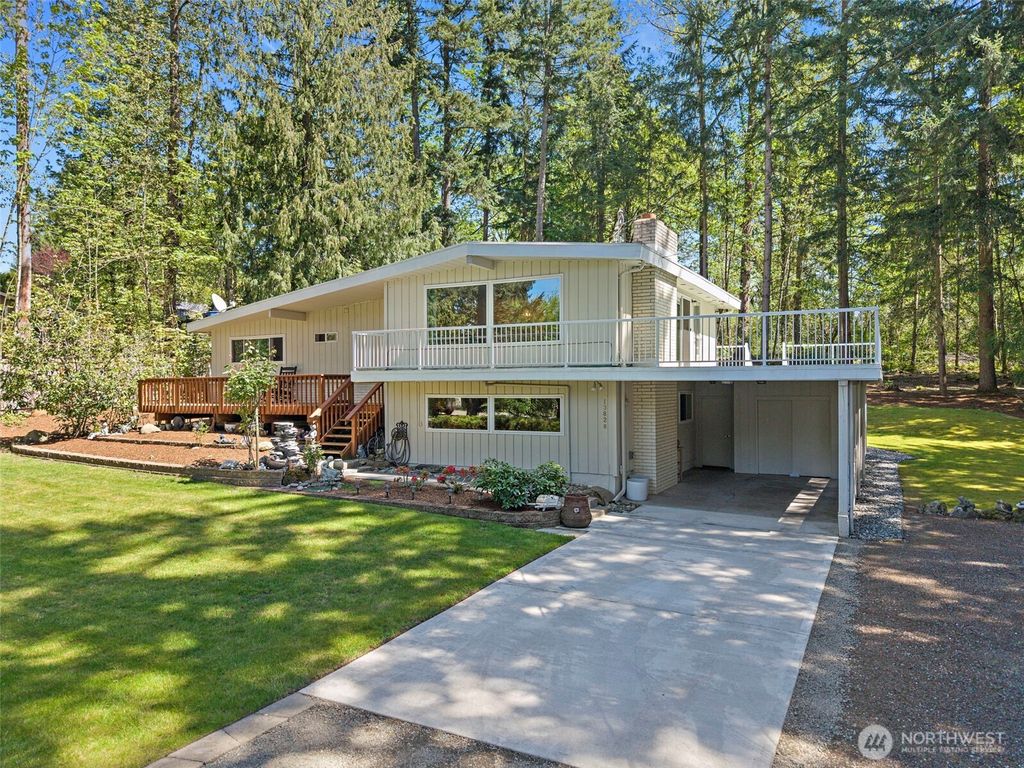 Photo of 13828 183rd Avenue SE, Renton, WA 98059 (MLS # 2516151)