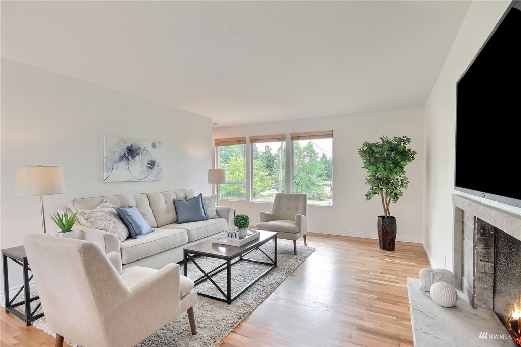 Photo of 20008 101st Place NE, Bothell, WA 98011 (MLS # 1989315)