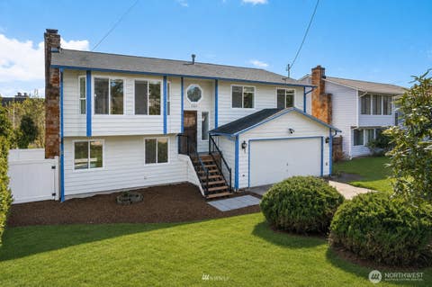 Photo of 151 NE 115th St ST, Seattle, WA 98125 (MLS # 2556324)