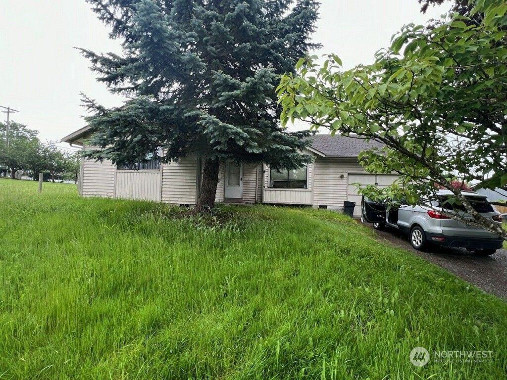 Photo of 6610 64th Place NE, Marysville, WA 98270 (MLS # 2244027)