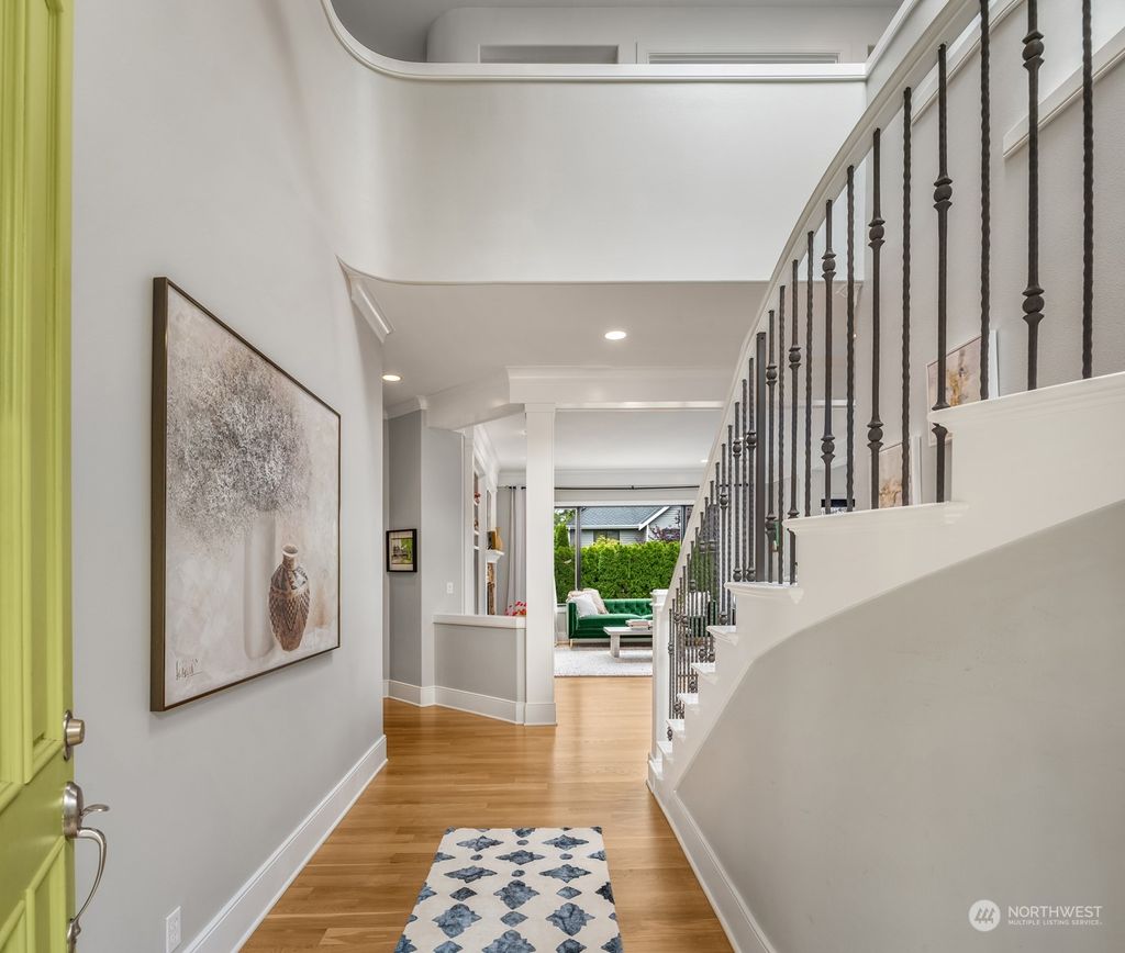 Photo of 602 Saddleback Loop Way NW, Issaquah, WA 98027 (MLS # 2137525)