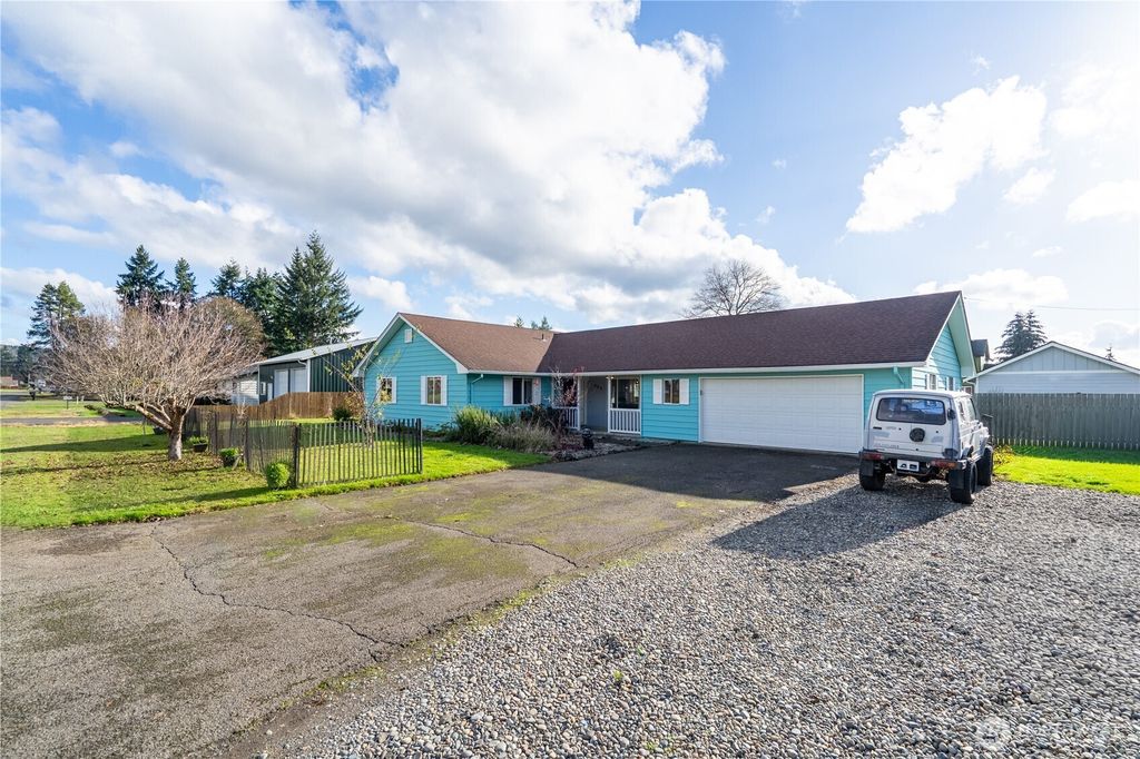 Photo of 404 W Roanoke Street, Centralia, WA 98531 (MLS # 2456199)