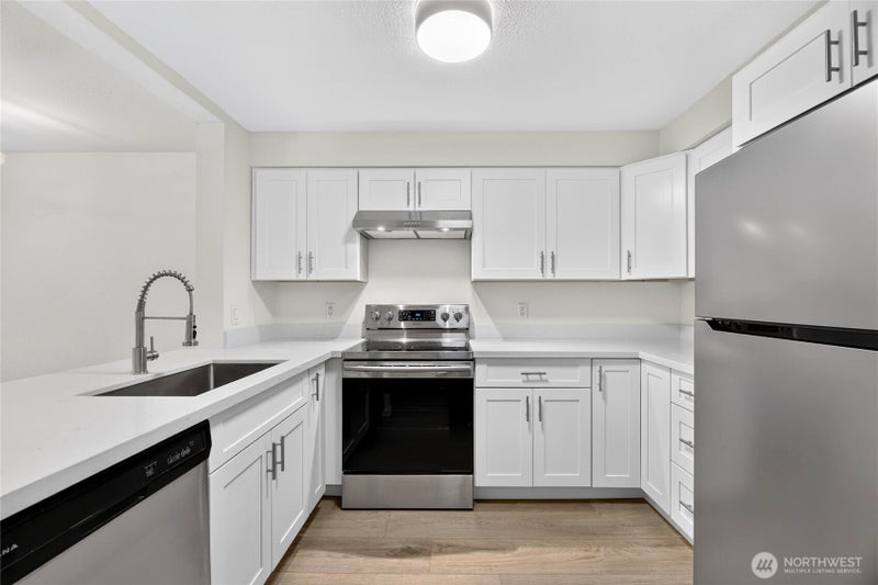 1300 W Boston Street 13