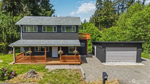 Photo of 204 Conger Road, Castle Rock, WA 98611 (MLS # 2524433)