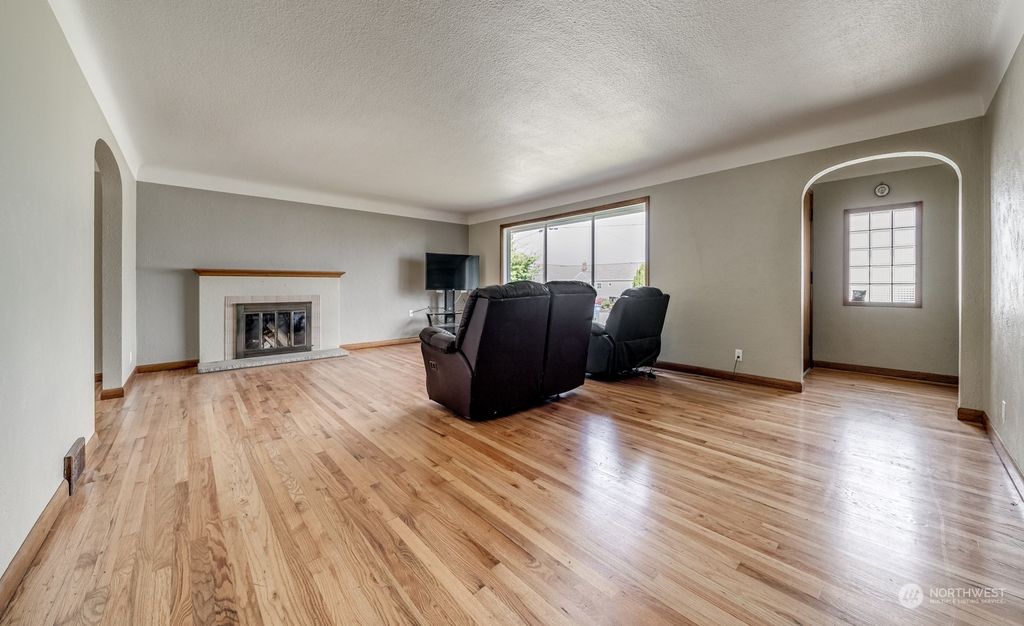 Photo of 3522 Upland Avenue, Everett, WA 98203 (MLS # 2183120)