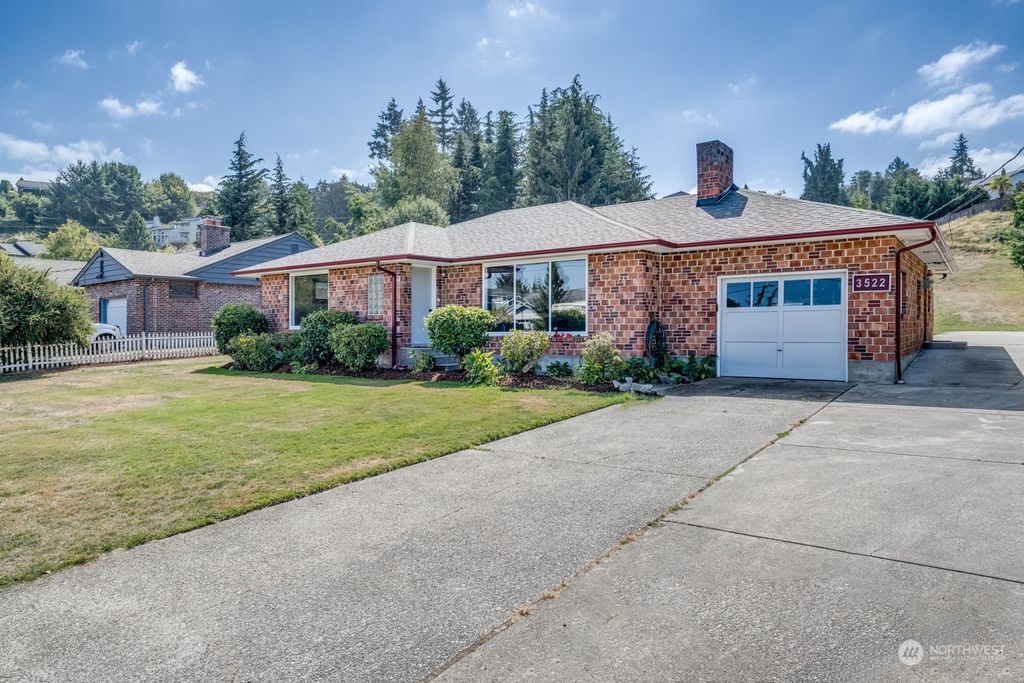Photo of 3522 Upland Avenue, Everett, WA 98203 (MLS # 2183120)