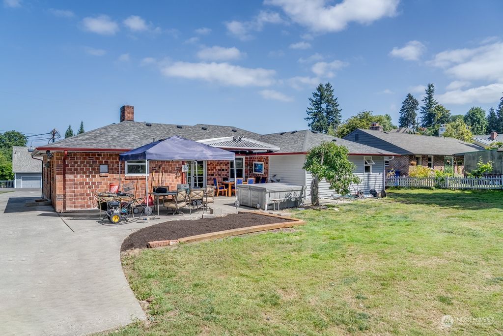 Photo of 3522 Upland Avenue, Everett, WA 98203 (MLS # 2183120)