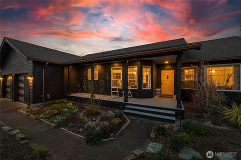 Photo of 1802 Fairview Court, Lynden, WA 98264 (MLS # 2557493)