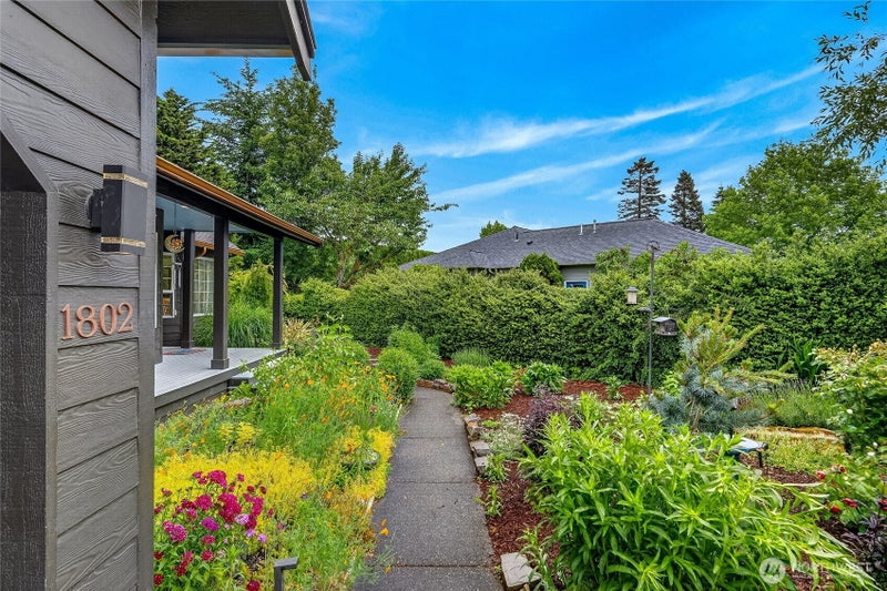 1802 Fairview Court