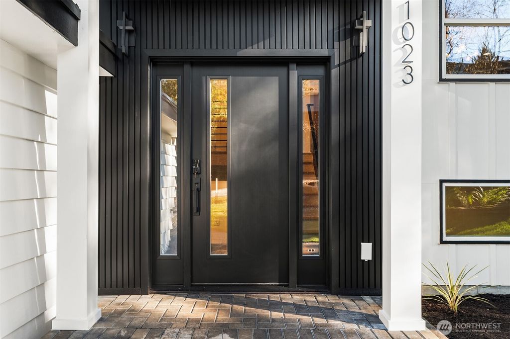 Photo of 1023 109th Avenue SE, Bellevue, WA 98004 (MLS # 2479366)