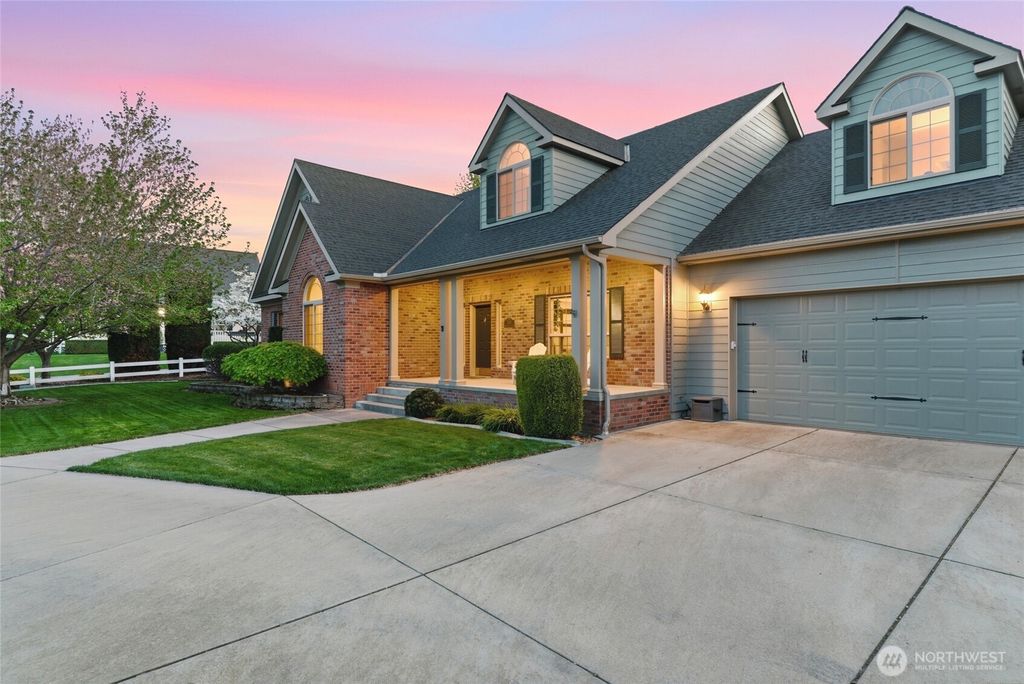 Photo of 1875 SE Sunflower Court, College Place, WA 99324 (MLS # 2509753)