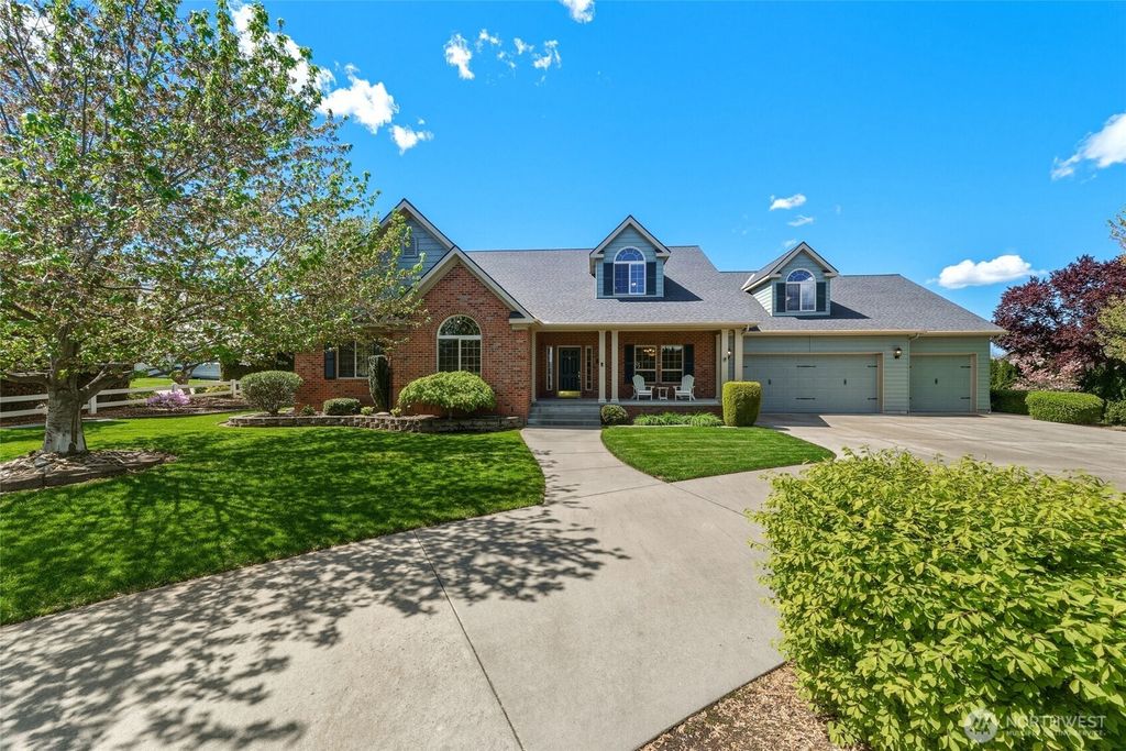 Photo of 1875 SE Sunflower Court, College Place, WA 99324 (MLS # 2509753)